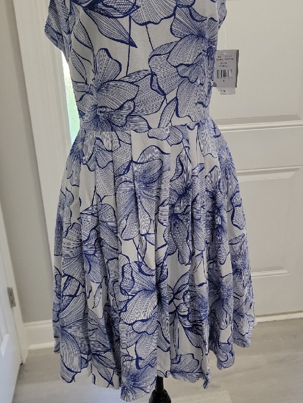 Sleeveless White & Blue Floral Fit-and-Flare Dress - Picture 3 of 11